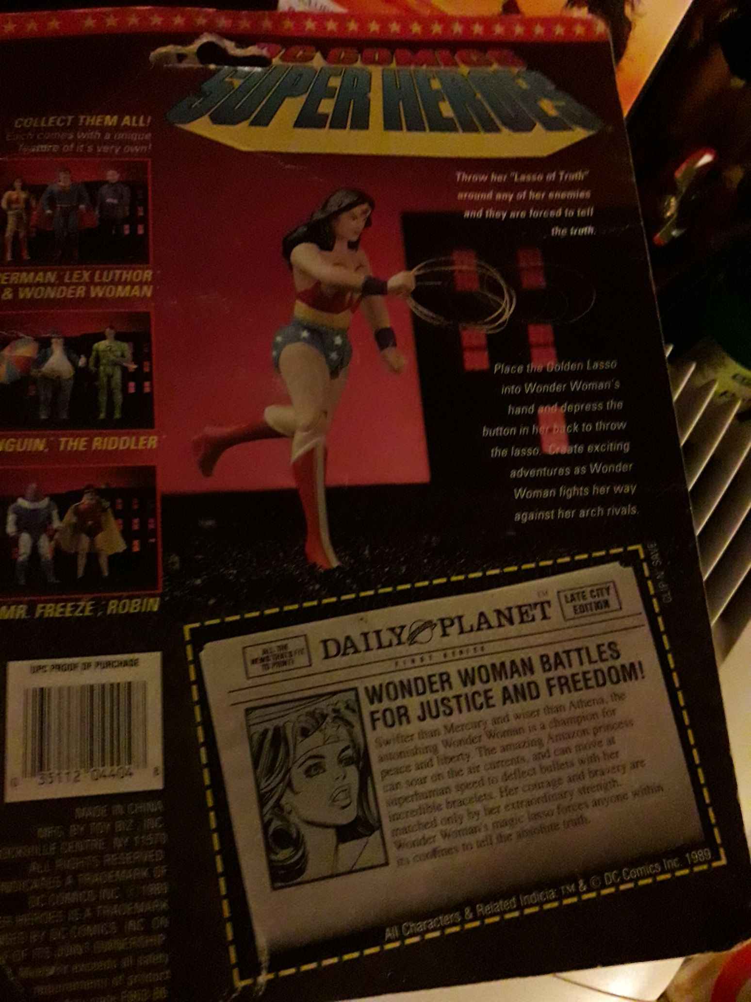 Wonder Woman [Toy Biz] - Toy Biz (DC Comics Super Heroes) action figure collectible [Barcode 035112044048] - Main Image 2