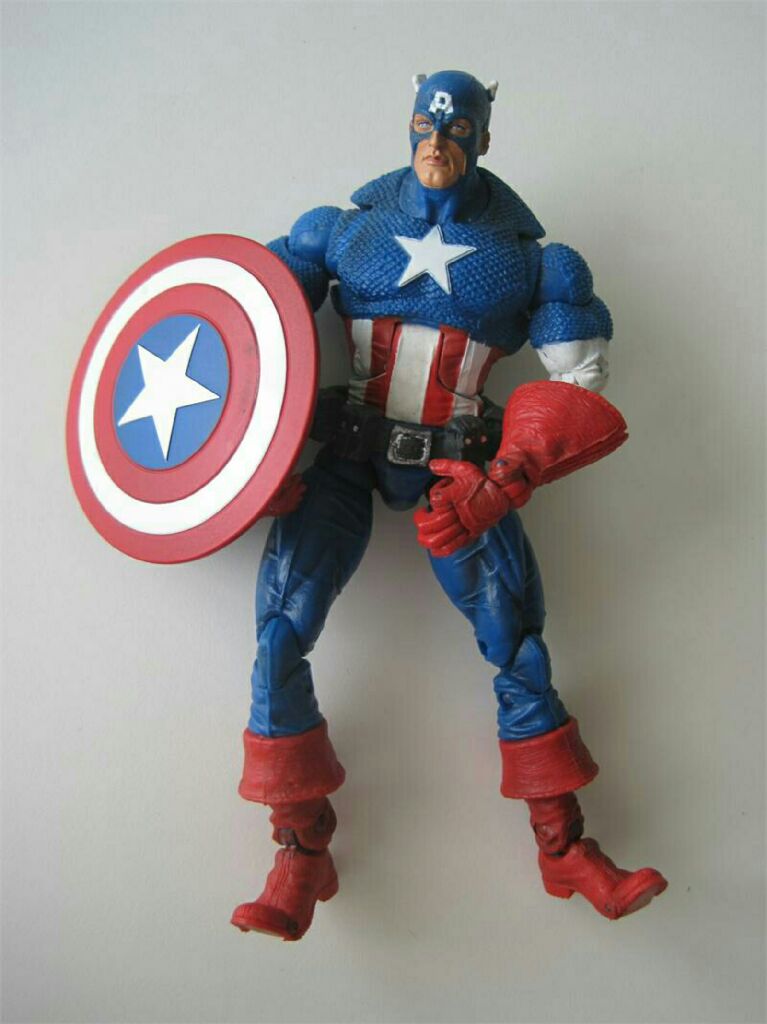 Captain America - Toy Biz (Marvel Legends) action figure collectible [Barcode 035112400134] - Main Image 2
