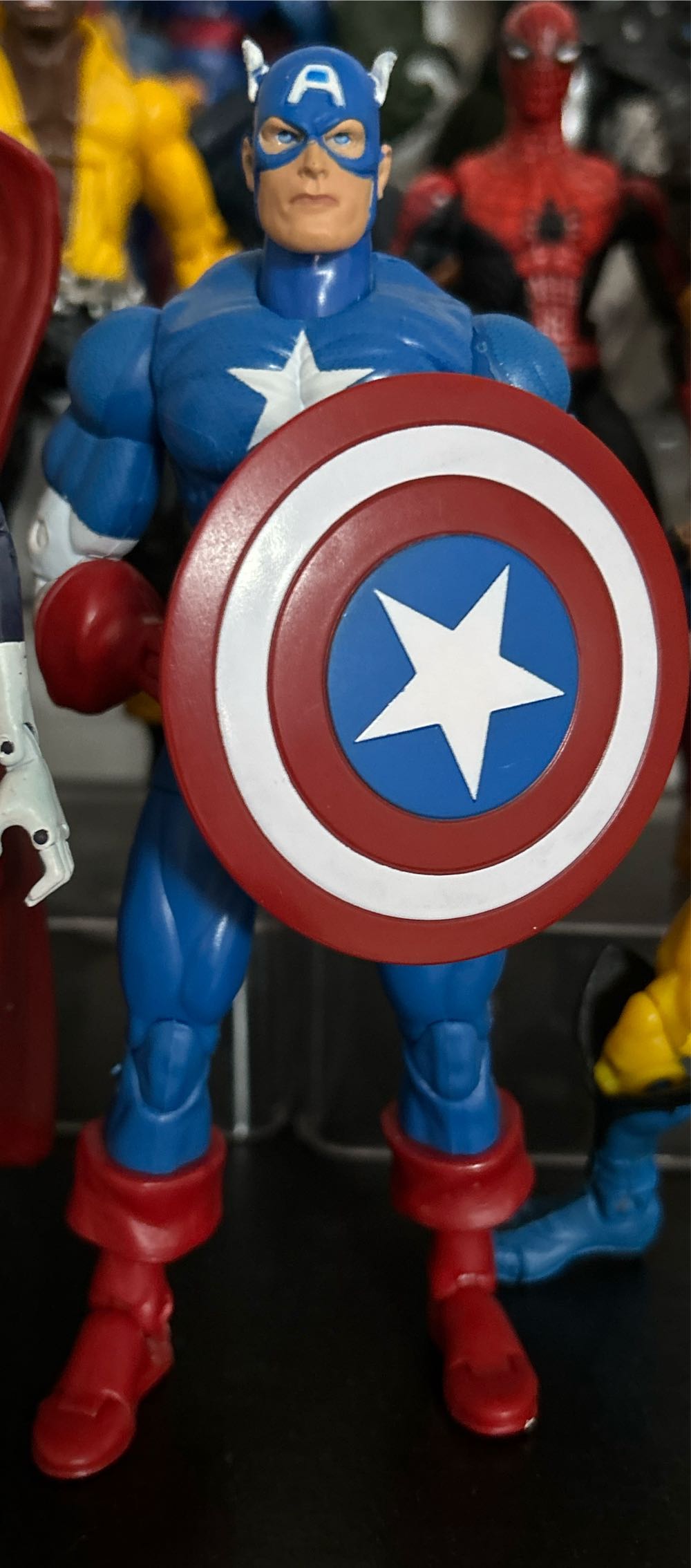 Marvel Legends Captain America (series 1) - Toy Biz (Marvel Legends - Series 01) action figure collectible [Barcode 035112400332] - Main Image 3