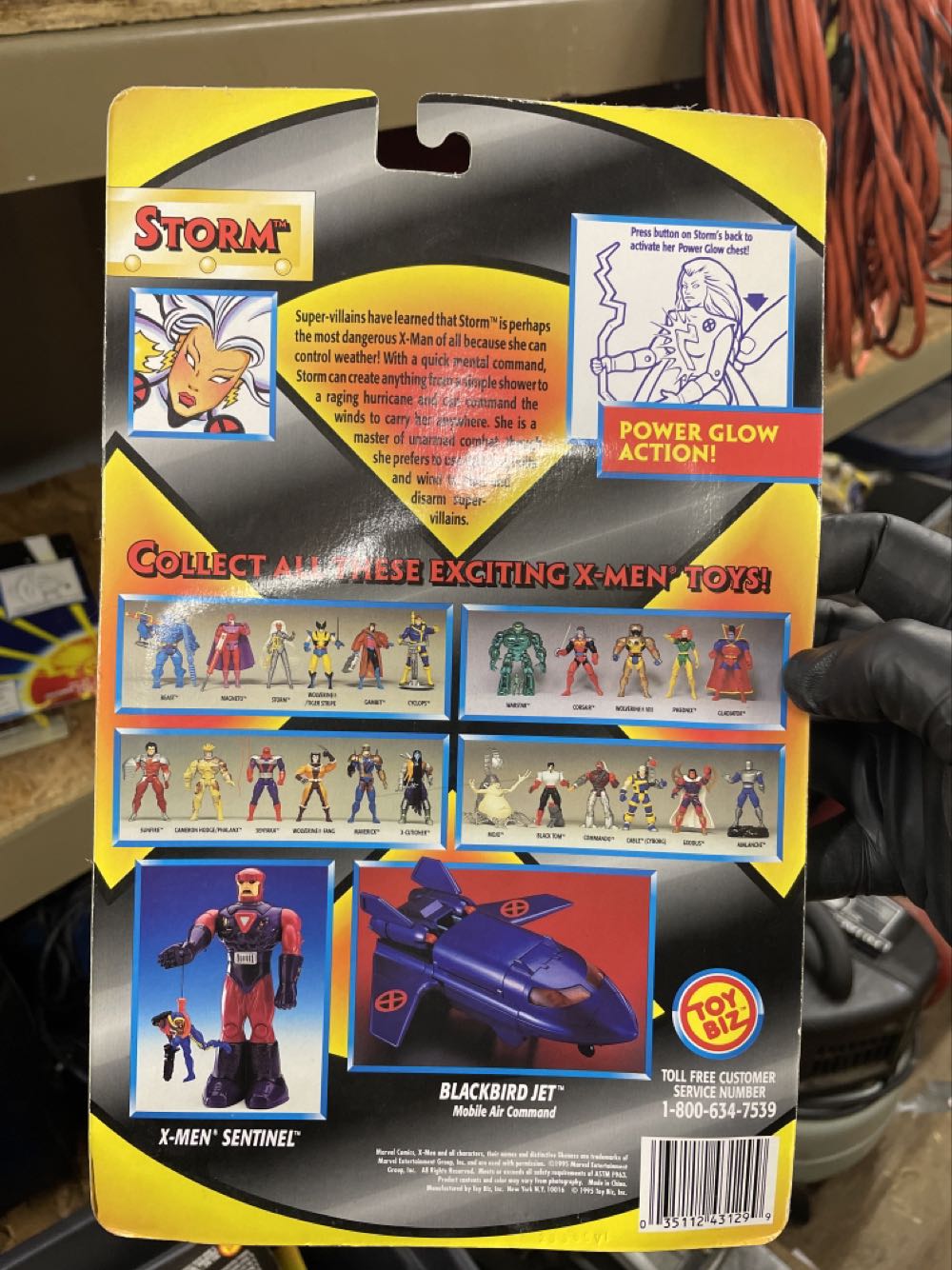 Toy Biz: X-Men - The Animated Series Storm - Toybiz (Marvel Comics Classics) action figure collectible [Barcode 035112431299] - Main Image 3