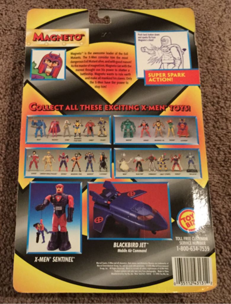X-Men: Classics Magneto - Toy Biz (Magneto) action figure collectible [Barcode 035112431312] - Main Image 2
