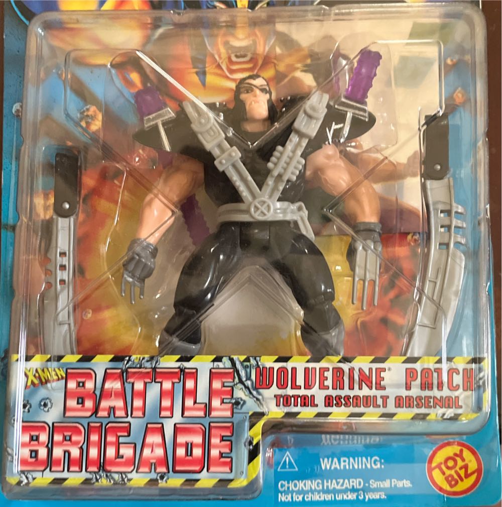 Wolverine Patch - Red Cable Variant - Toy Biz (X-Men Battle Brigade) action figure collectible [Barcode 035112431718] - Main Image 3