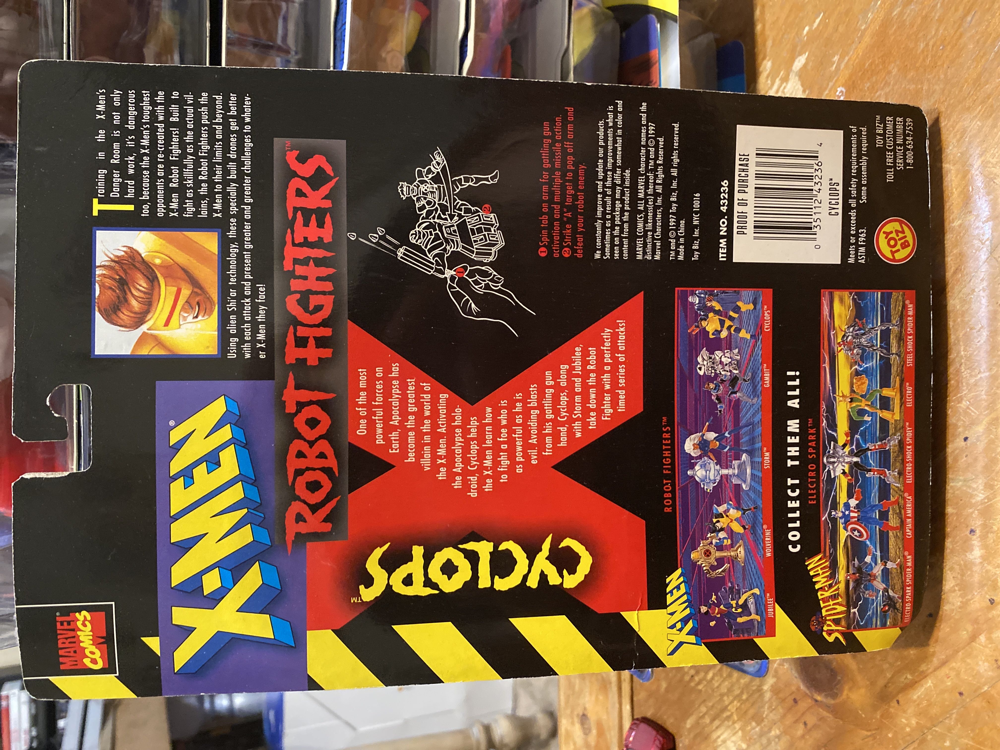 Cyclops - Toybiz (X-Men: Robot Fighters) action figure collectible [Barcode 035112432364] - Main Image 2