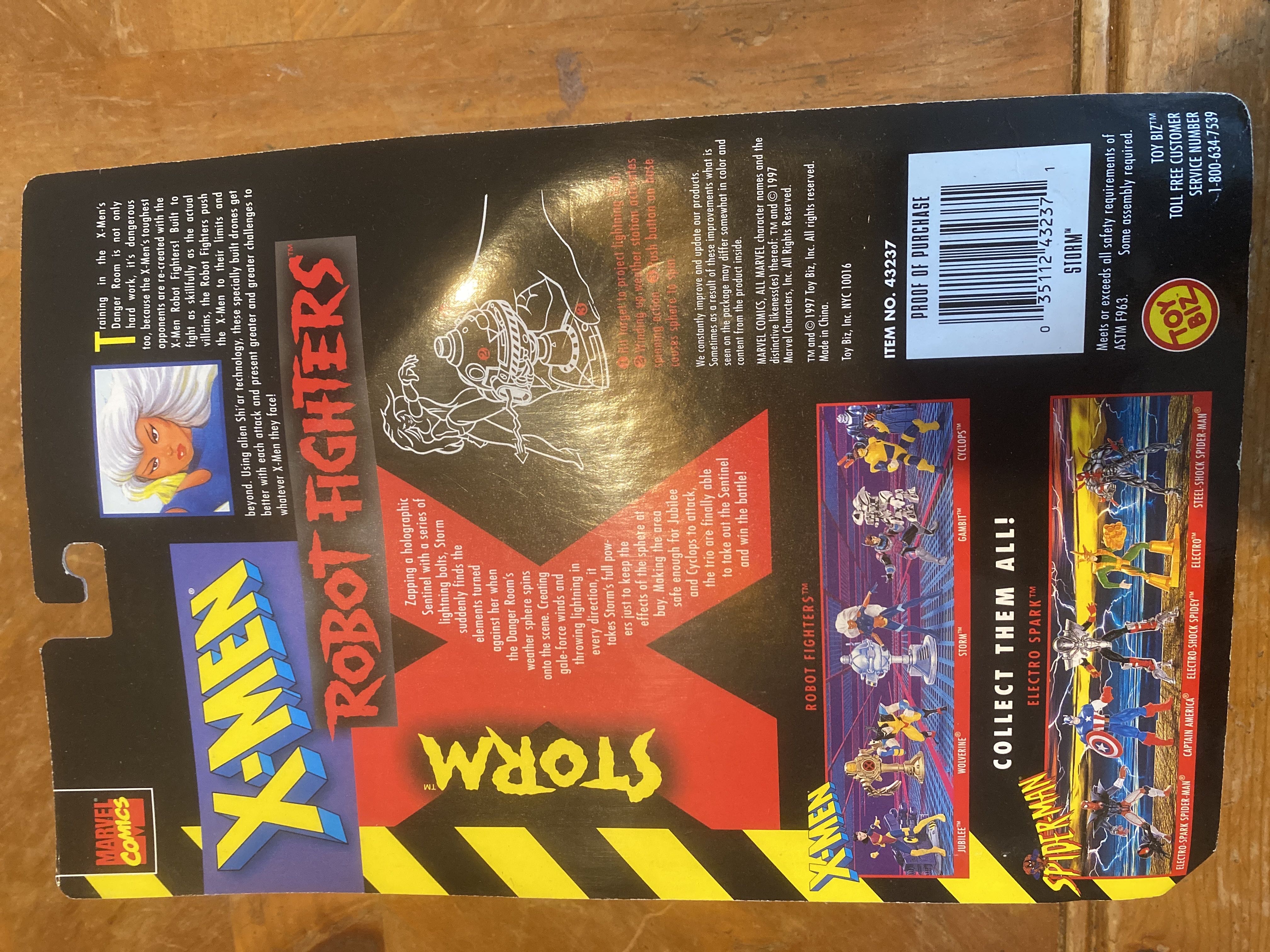 Storm - Toybiz (Marvel: Storm) action figure collectible [Barcode 035112432371] - Main Image 2