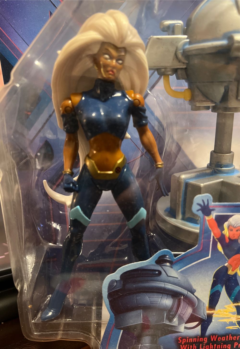 Storm - Toybiz (Marvel: Storm) action figure collectible [Barcode 035112432371] - Main Image 3