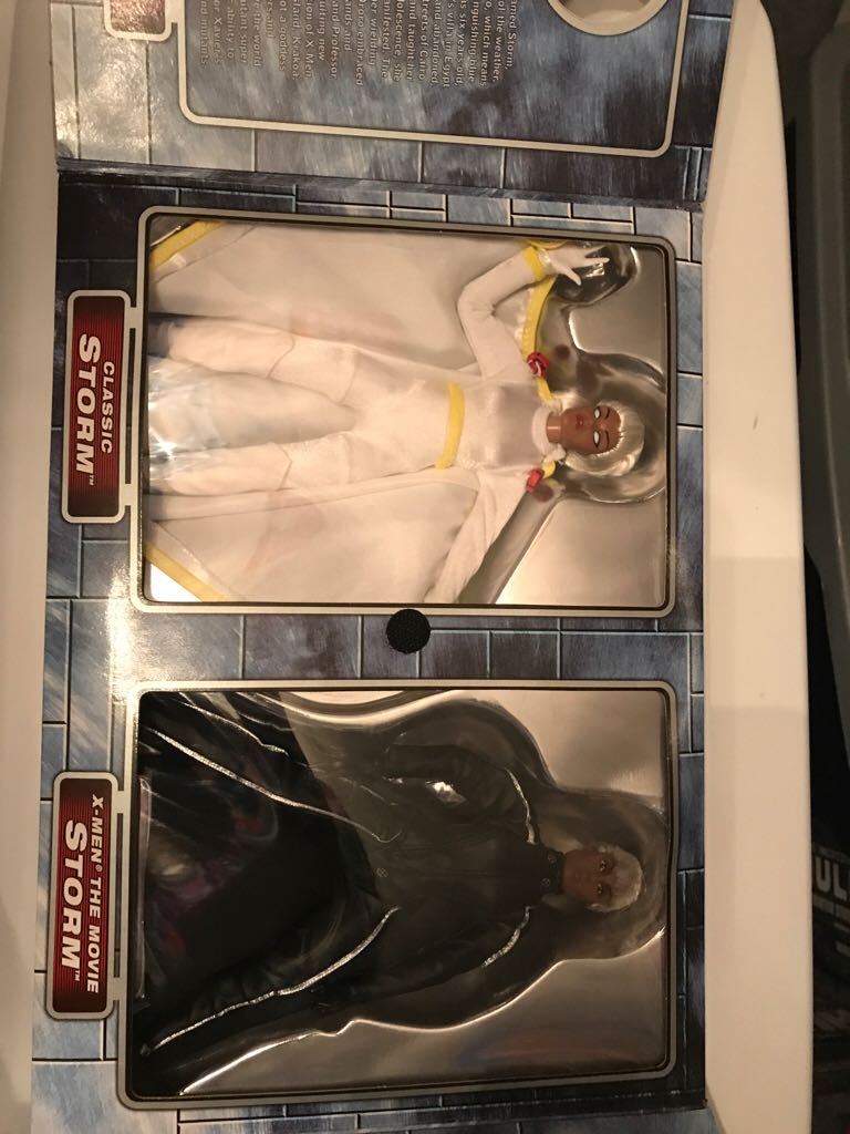 X-men X Mutations Famous Covers Comic And Movie Storm  action figure collectible [Barcode 035112433484] - Main Image 2