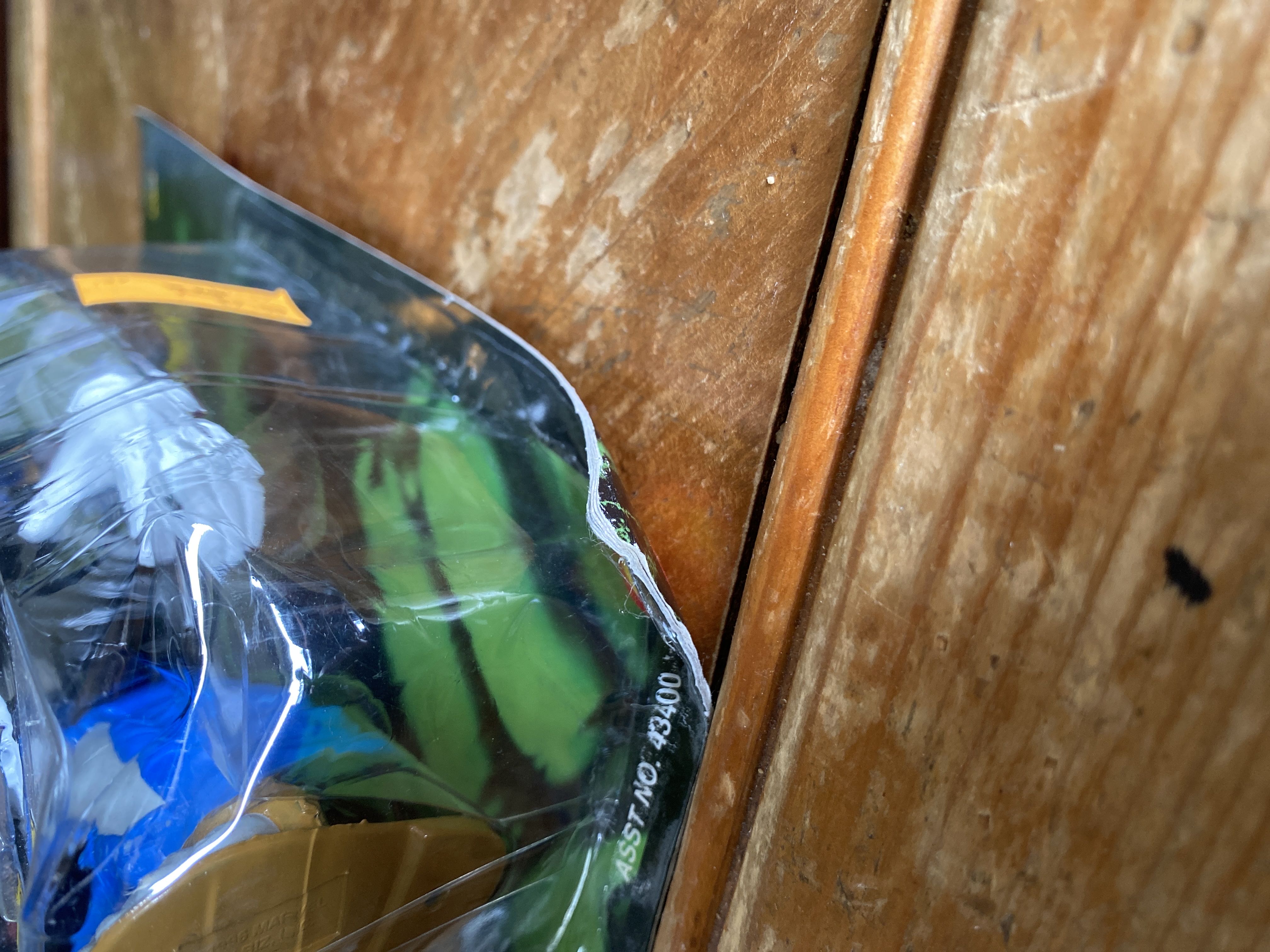 Grey Hulk (Battle Damaged) - Toy Biz (Marvel: Incredible Hulk: 6”) action figure collectible [Barcode 035112434023] - Main Image 3