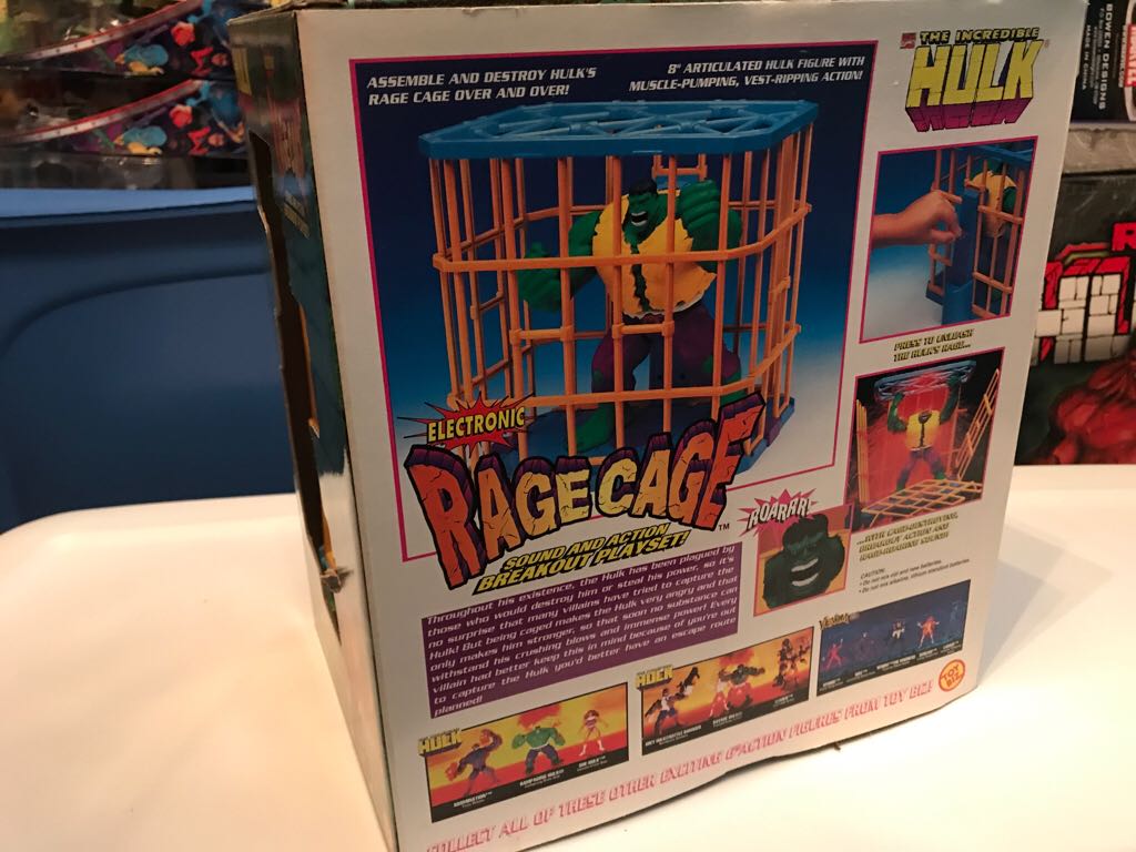 Incredible Hulk - Electronic Rage Cage  action figure collectible [Barcode 035112434207] - Main Image 2