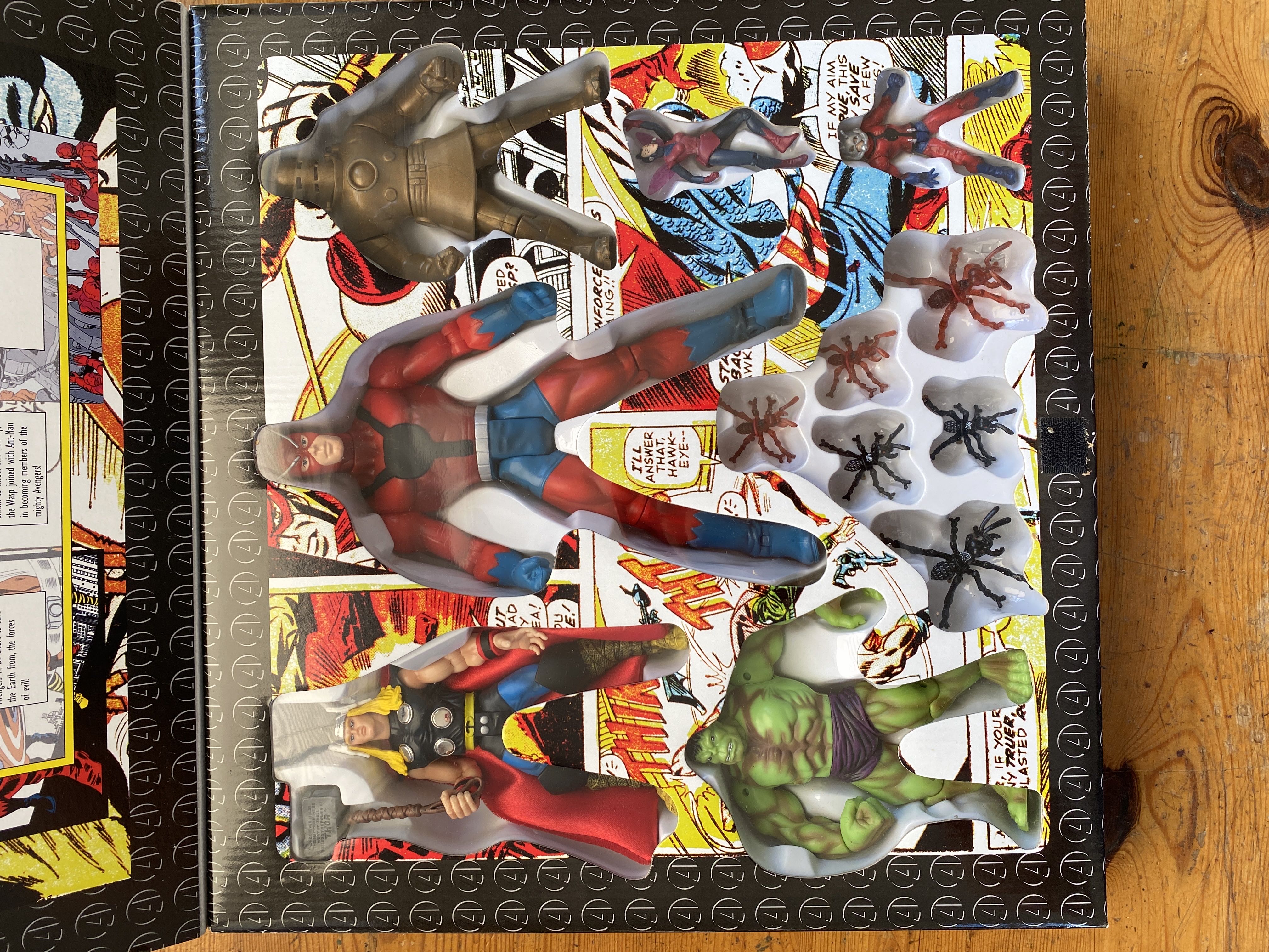 Avengers (Original) - Toy Biz (Avengers Earth’s Mightiest Super – Heroes) action figure collectible [Barcode 035112435105] - Main Image 3