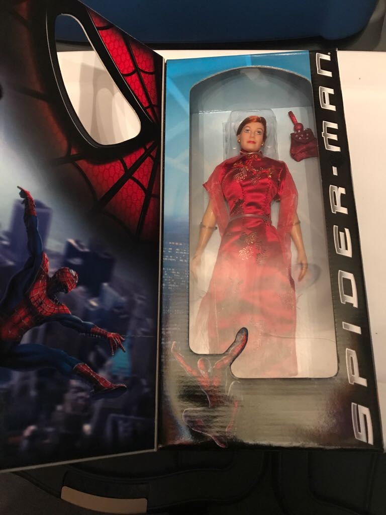 Toybiz Spider-Man Movie Mary Jane 12” Deluxe   action figure collectible [Barcode 035112437635] - Main Image 2