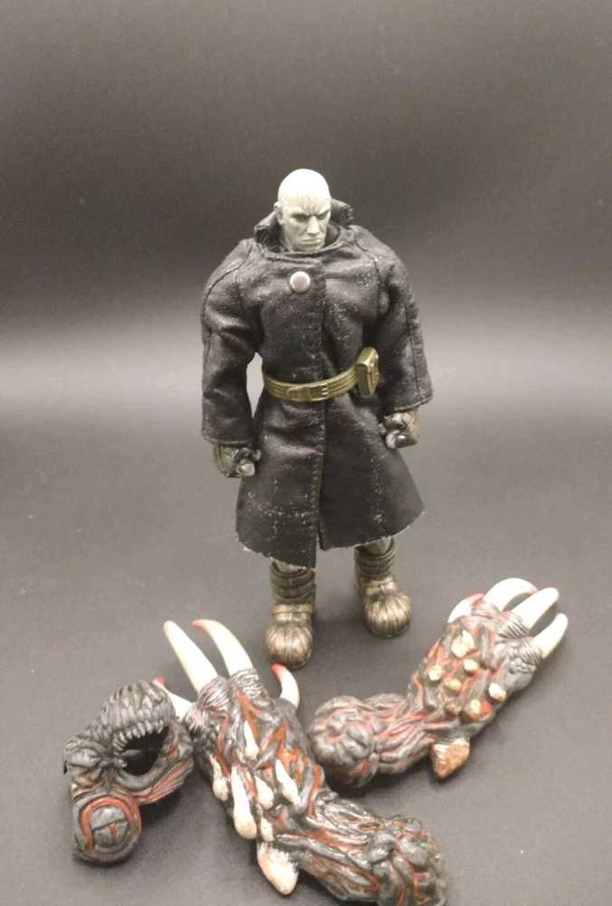 Toybiz RESIDENT EVIL 2 Platinum Tyrant/Mr.X - Toy Biz (Video Game Super Stars: Resident Evil 2) action figure collectible [Barcode 035112441571] - Main Image 4