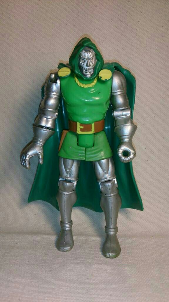 Doctor Doom - Toybiz (Fantastic Four) action figure collectible [Barcode 035112451068] - Main Image 2
