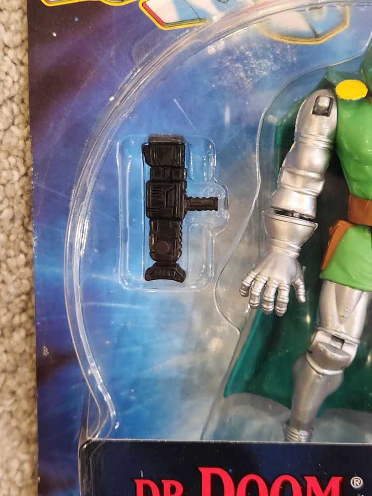Doctor Doom - Toybiz (Fantastic Four) action figure collectible [Barcode 035112451068] - Main Image 4