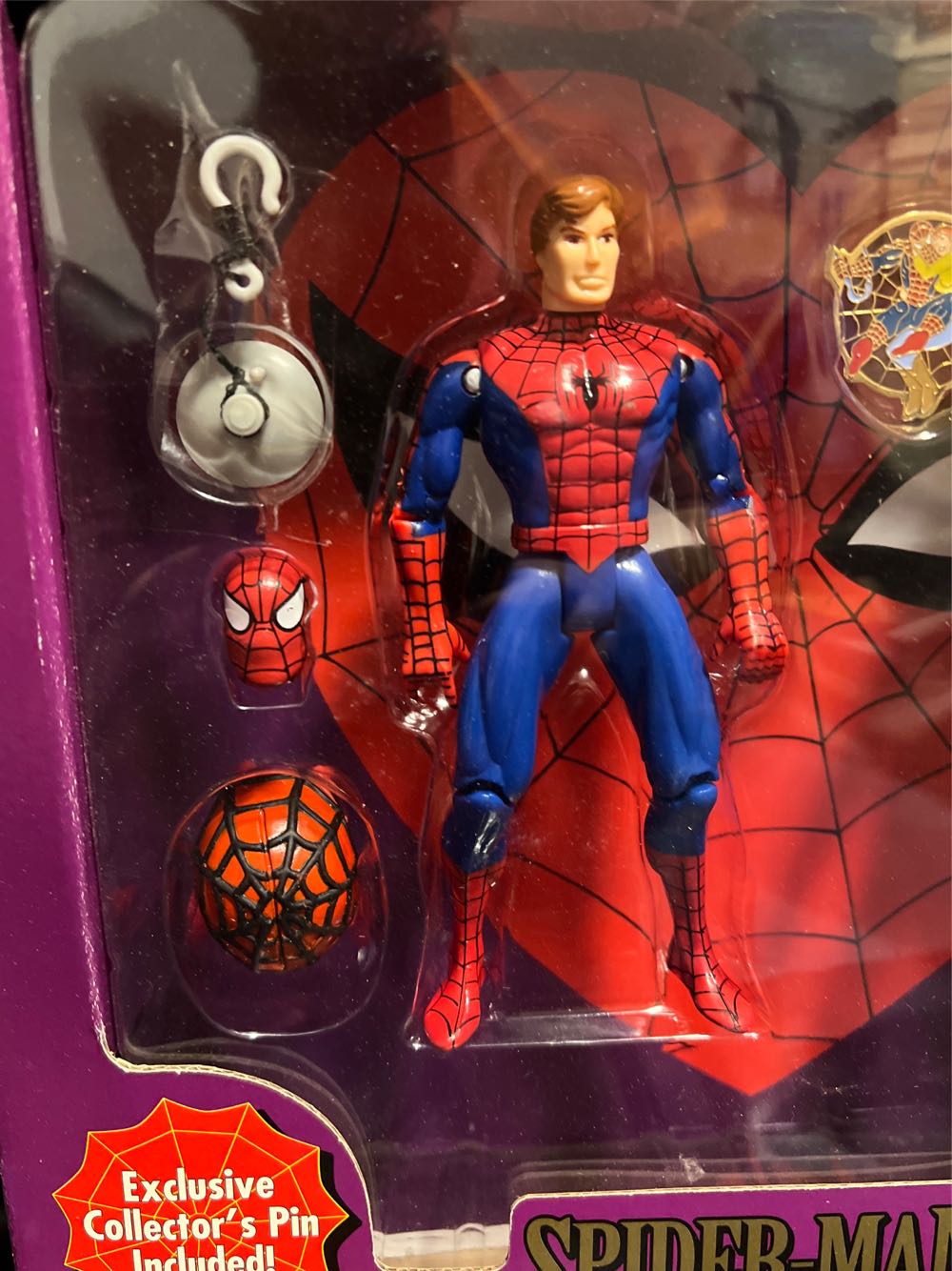 Spider-Man & Mary Jane - Toy Biz (Limited Edition 1 Of 24,000) action figure collectible [Barcode 035112470601] - Main Image 3