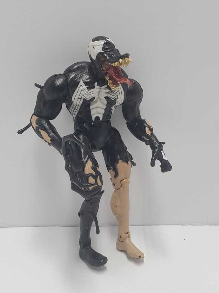 Toy Biz Spdierman Classics - Venom Eddie Brock Action Figure - Marvel - Bonus 32 Page Comic - Mint In Package - Collectible - D - Toy Biz (Spiderman) action figure collectible [Barcode 035112470885] - Main Image 3