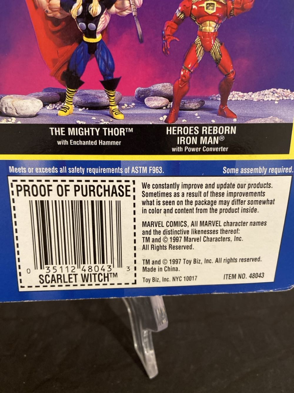 Scarlet Witch - Toybiz (Avengers (Earth’s Mightiest Heroes)) action figure collectible [Barcode 035112480433] - Main Image 3