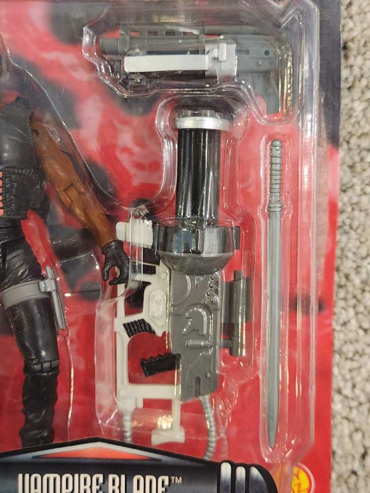 Marvel Blade From Blade Movie - Toy Biz (Blade) action figure collectible [Barcode 035112480846] - Main Image 4