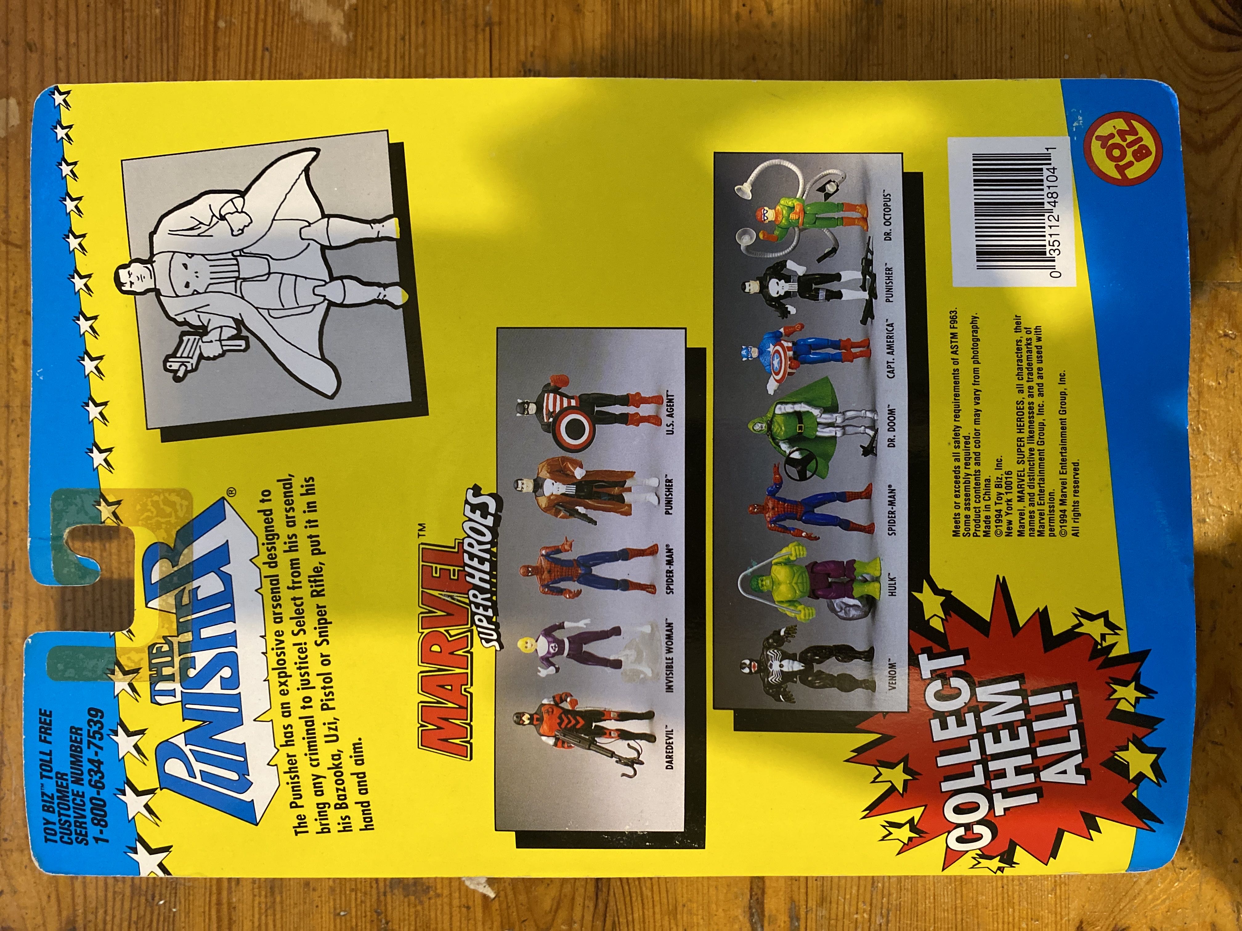 The Punisher with Full Weapon Arsenal - Toybiz (Marvel Superheroes) action figure collectible [Barcode 035112481041] - Main Image 2