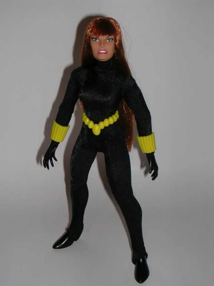 Famous Cover Series: Black Widow - Toy Biz (Famous Cover Series) action figure collectible [Barcode 035112482697] - Main Image 4