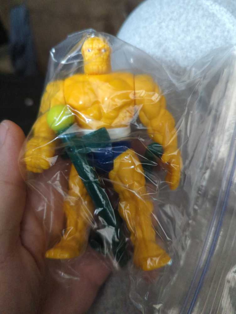 The Thing - Toy Biz (Marvel - Super Heroes) action figure collectible [Barcode 035112483212] - Main Image 3