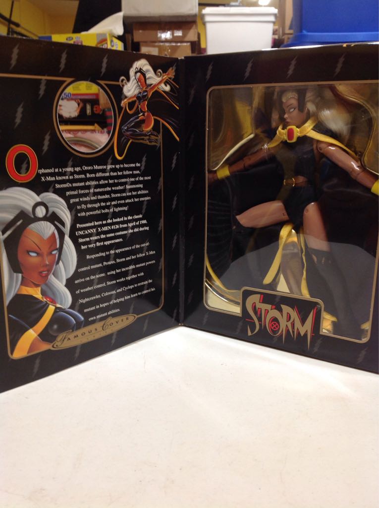 Famous Cover Series: Storm - Toy Biz (Famous Cover Series) action figure collectible [Barcode 035112484912] - Main Image 2