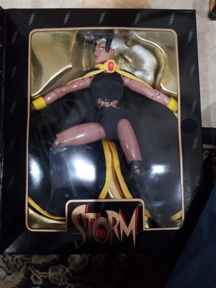 Famous Cover Series: Storm - Toy Biz (Famous Cover Series) action figure collectible [Barcode 035112484912] - Main Image 3