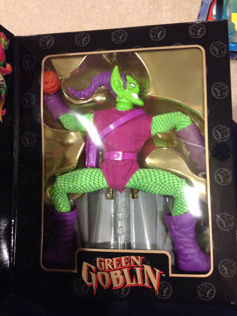 Famous Cover Series: Green Goblin - Toy Biz (U - Marvel Misc.) action figure collectible [Barcode 035112484936] - Main Image 2