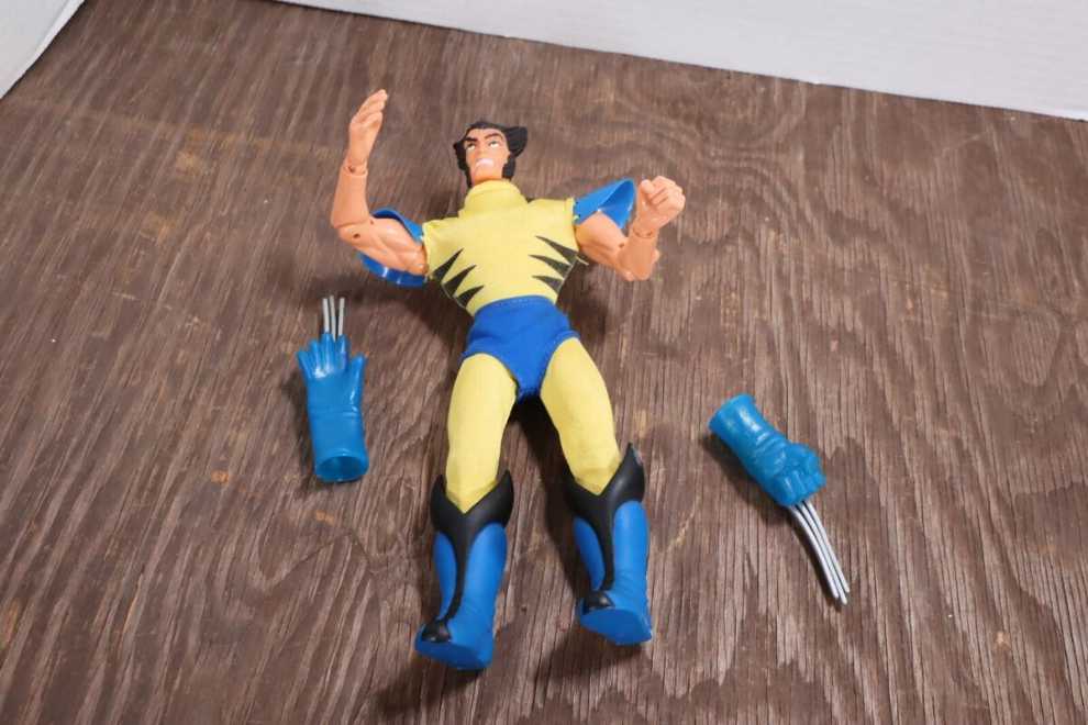 Famous Covers:Wolverine - Toy Biz (Famous Cover Series) action figure collectible [Barcode 035112484967] - Main Image 4