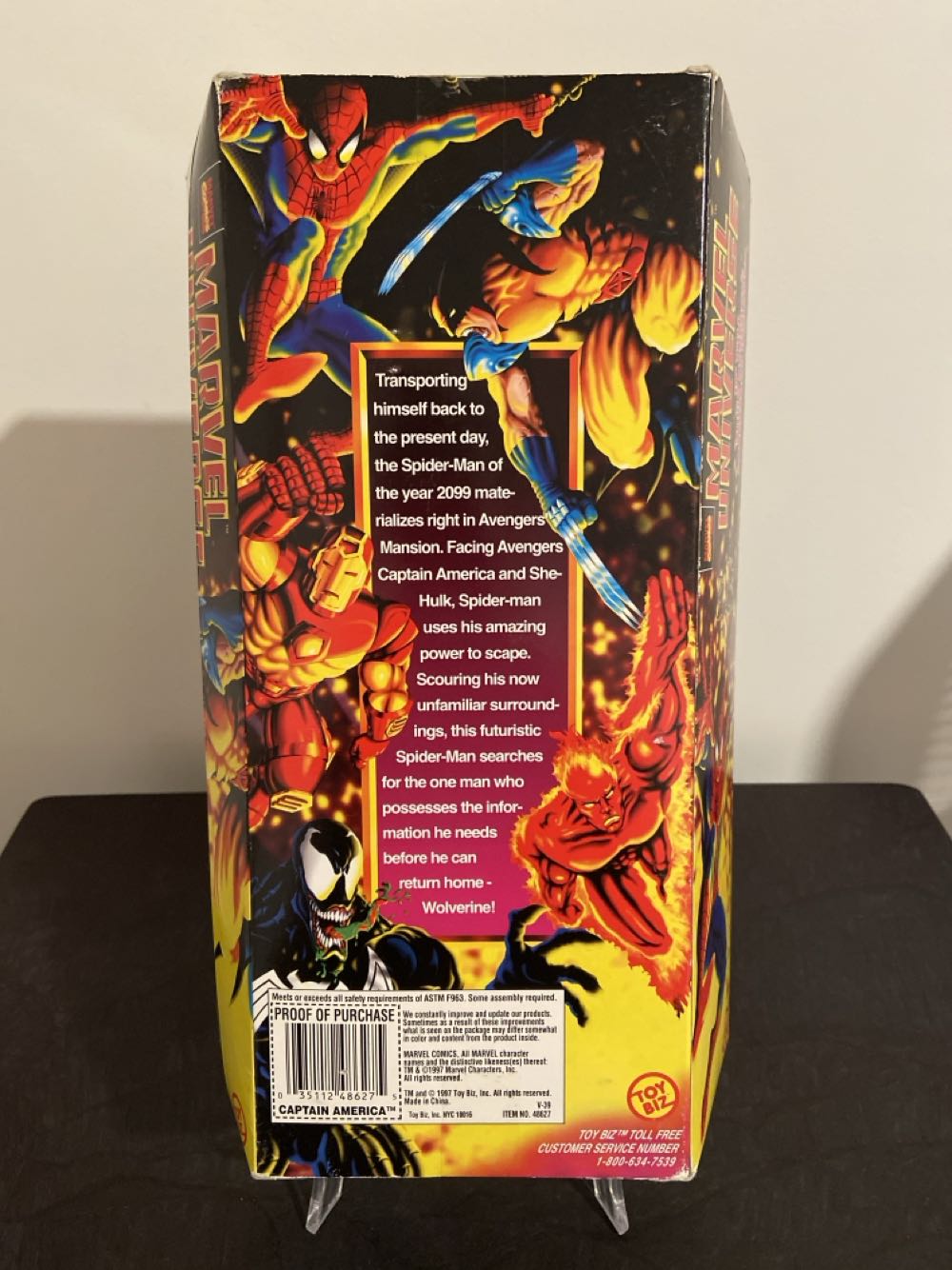 10” Captain America - Toybiz (Marvel Universe) action figure collectible [Barcode 035112486275] - Main Image 2