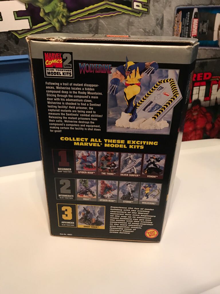 Marvel Model Kit (Toy biz) - Wolverine  action figure collectible [Barcode 035112486572] - Main Image 2