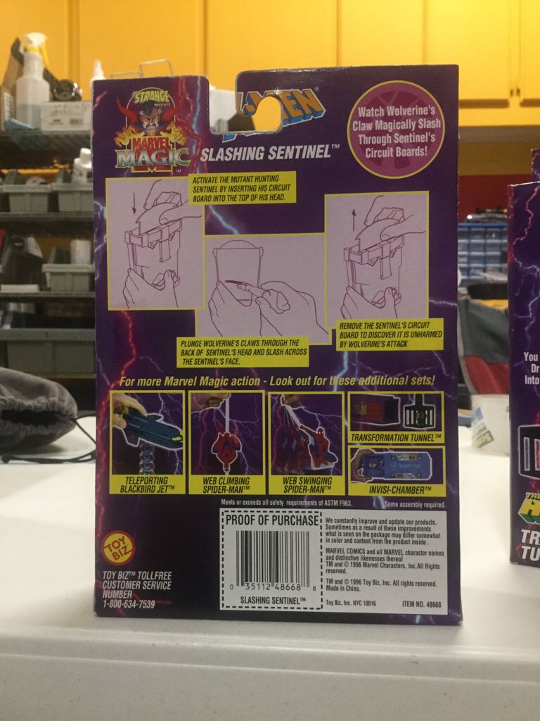 Marvel Magic Slashing Sentinel  - Toy Biz (Dr. Strange Presents Marvel Magic) action figure collectible [Barcode 035112486688] - Main Image 2