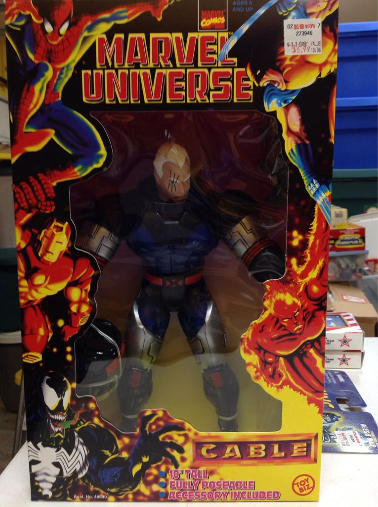Cable - Toy Biz (Marvel Universe 10”) action figure collectible [Barcode 035112486923] - Main Image 1