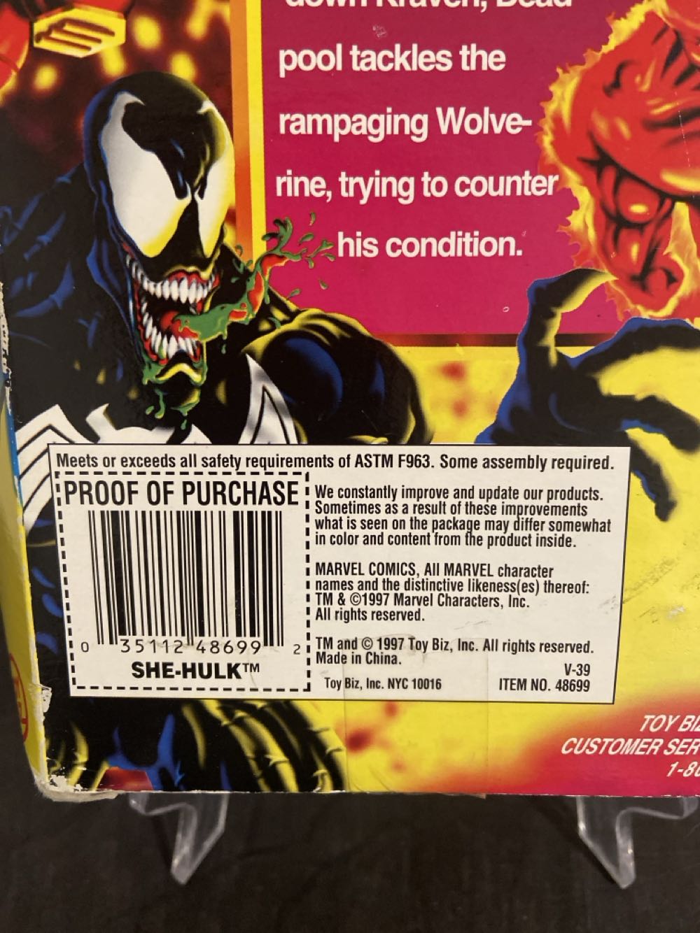 10” She-Hulk - Toybiz (Marvel Universe 10”) action figure collectible [Barcode 035112486992] - Main Image 3