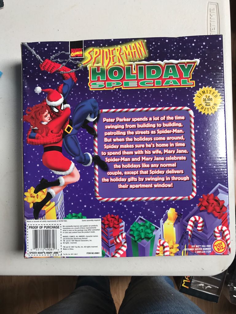 Spider-Man & Mary Jane Holiday Special - ToyBiz - Marvel (Marvel) action figure collectible [Barcode 035112490616] - Main Image 2