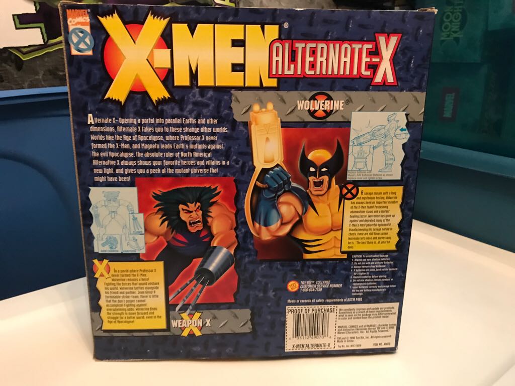 Weapon X & Wolverine - Toy Biz (Marvel X-Men Alternate X) action figure collectible [Barcode 035112490708] - Main Image 2