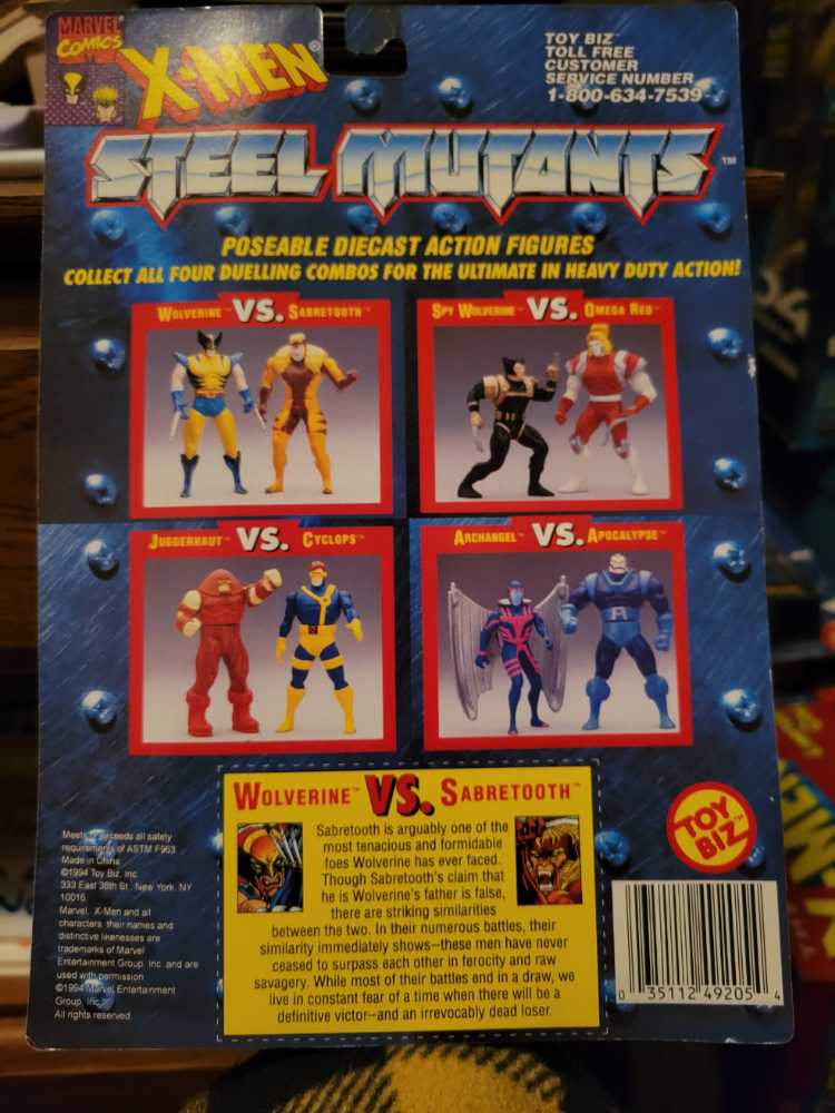 Wolverine Vs. Sabretooth - Toy Biz (X-Men: Steel Mutants) action figure collectible [Barcode 035112492054] - Main Image 2