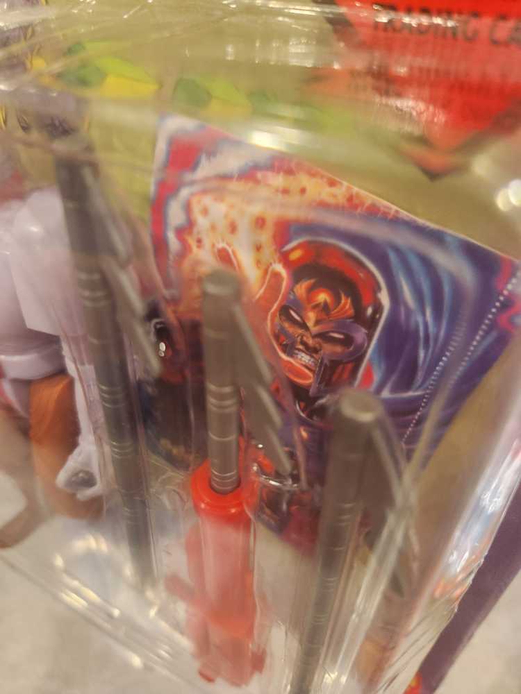 M The Uncanny X-Men - Toy Biz (X-Men) action figure collectible [Barcode 035112492542] - Main Image 3