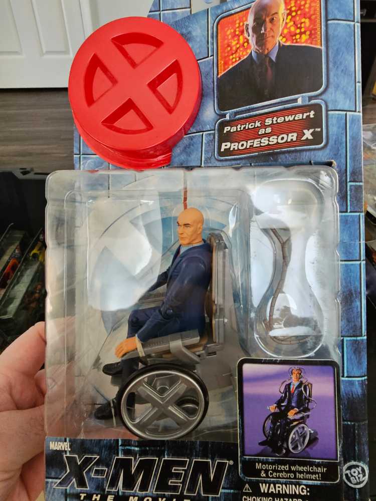 Professor X  - ToyBiz - Marvel (Marvel) action figure collectible [Barcode 035112492603] - Main Image 3