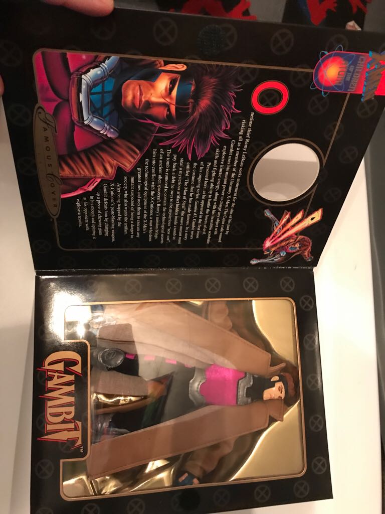 Famous Covers X-men Children Of The Atom Gambit - Toy Biz action figure collectible [Barcode 035112493273] - Main Image 2