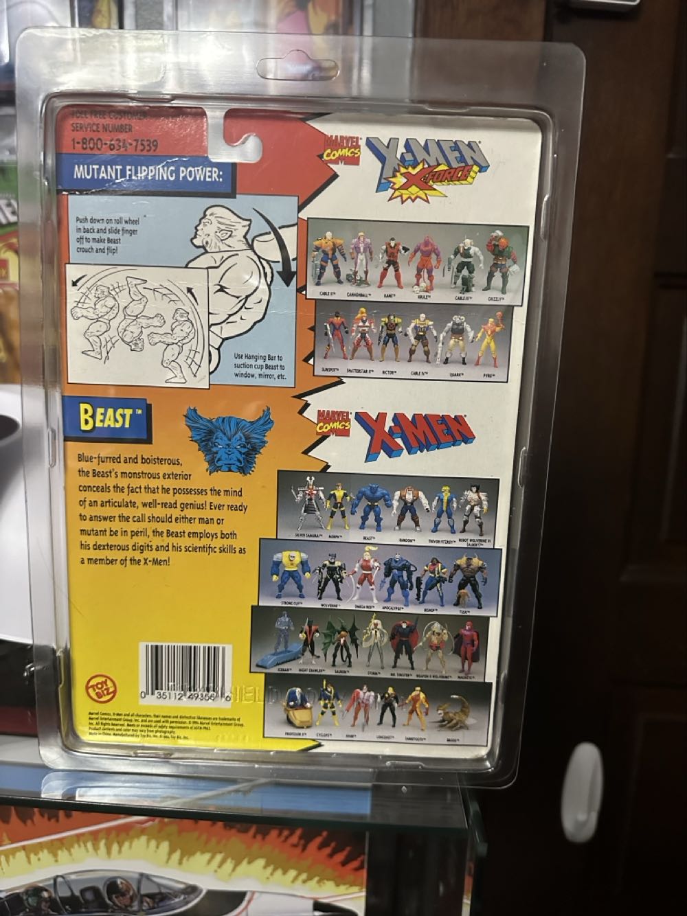 X-Men Beast - Toy Biz (The Uncanny X-Men) action figure collectible [Barcode 035112493556] - Main Image 3