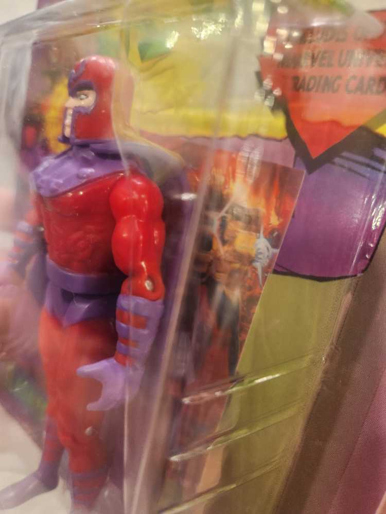 X-Men Varieties Magneto The Evil Mutants - Toy Biz (X-Men) action figure collectible [Barcode 035112493716] - Main Image 3