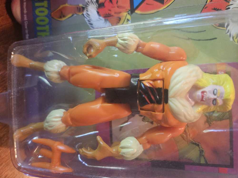 Sabertooth - Toy Biz (The Uncanny X-Men) action figure collectible [Barcode 035112493914] - Main Image 3