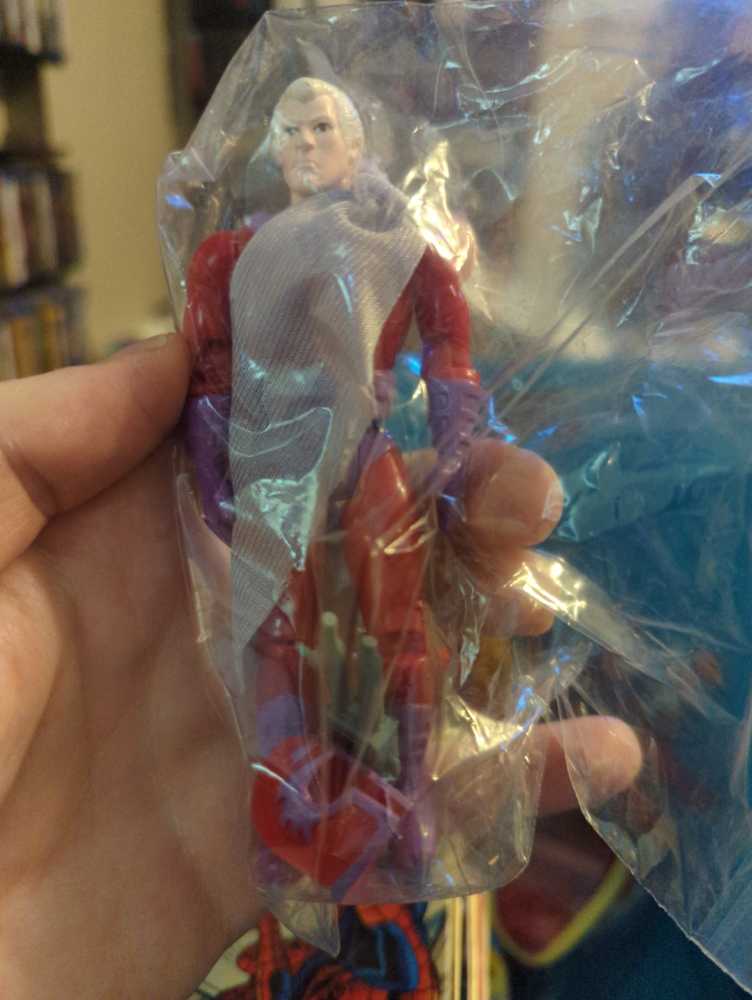 Magneto - Toy Biz (The Uncanny X-Men) action figure collectible [Barcode 035112494126] - Main Image 3