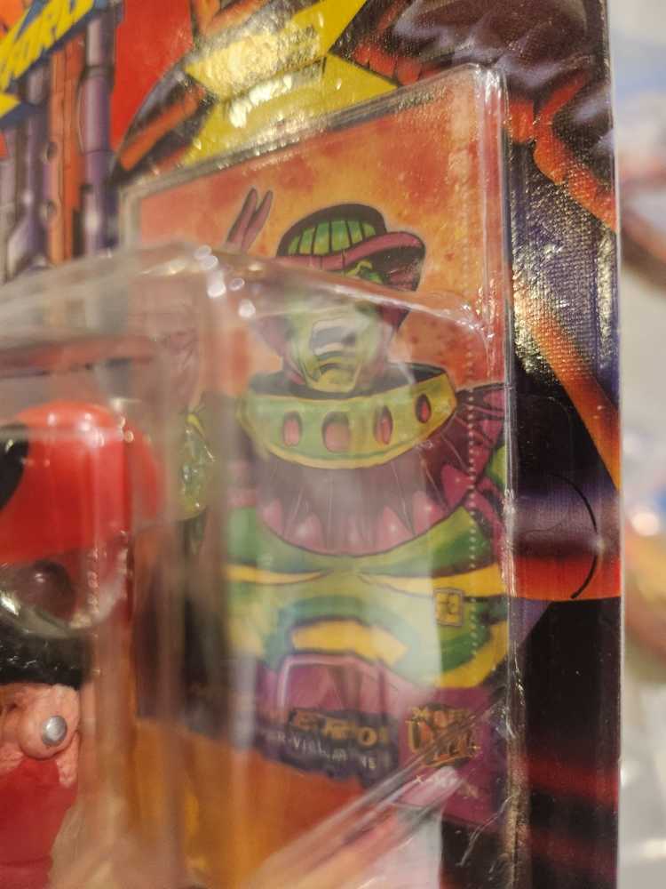 Marvel: Deadpool - Toy Biz (X-Men: X-Force) action figure collectible [Barcode 035112495406] - Main Image 3