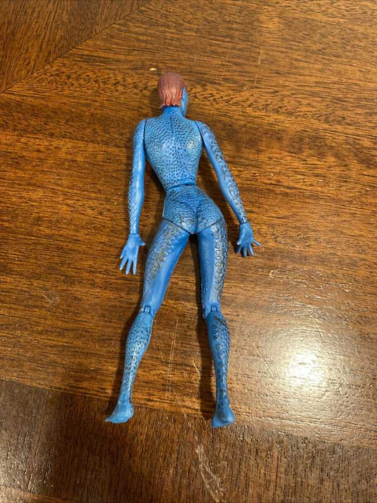 X-MEN Movie Mystique  - Toy Biz (Marvel: X-Men Movie: 6”) action figure collectible [Barcode 035112497516] - Main Image 4