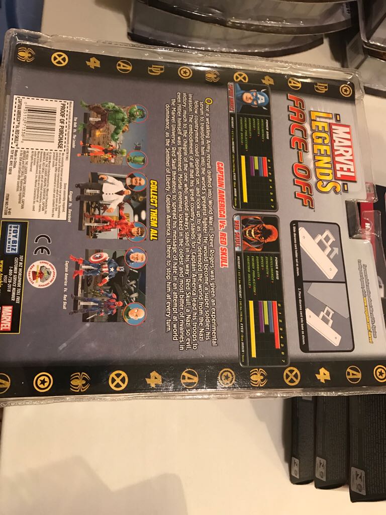 Red Skull - Toybiz (Marvel Legends) action figure collectible [Barcode 035112713388] - Main Image 2