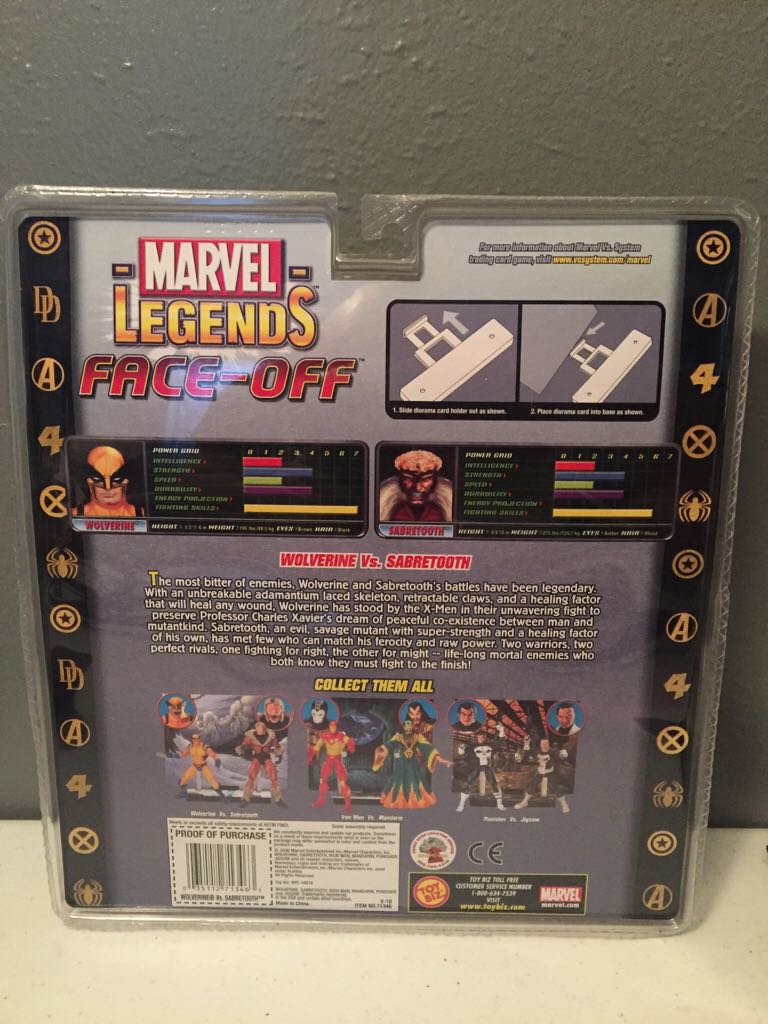 Wolverine Versus Sabretooth - Toy Biz (Marvel Legends) action figure collectible [Barcode 035112713463] - Main Image 2
