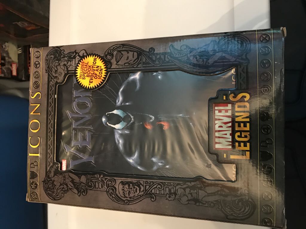 Venom Unmasked - Toybiz (Marvel Legends) action figure collectible [Barcode 035112716273] - Main Image 2