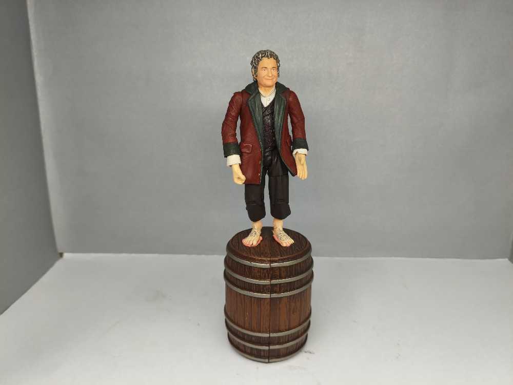 Bilbo: 111th Birthday Celebration - Toy Biz (Fellowship Of The Ring) (LOTR: The Fellowship Of The Ring) action figure collectible [Barcode 035112814412] - Main Image 3