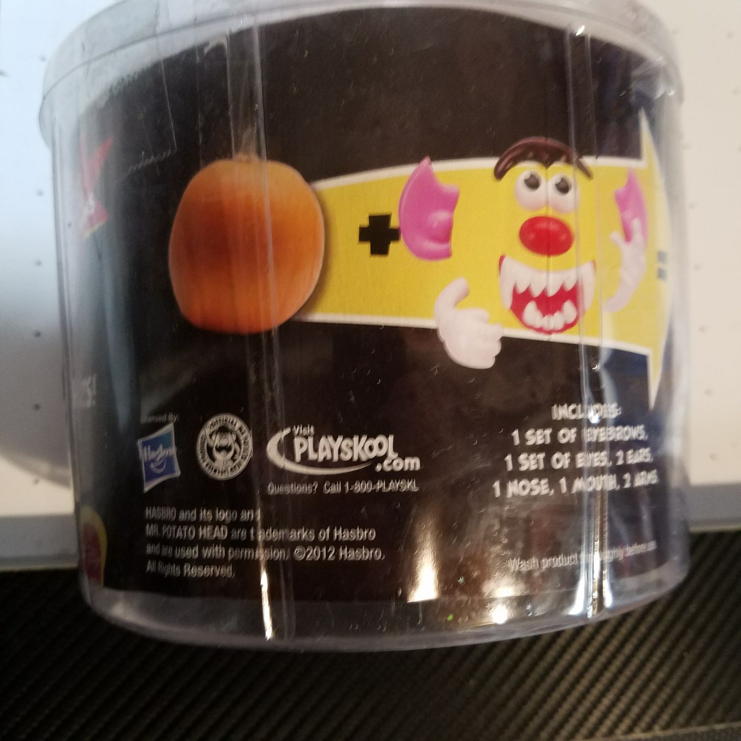 Mr Potato Head Make A Mini Vampire Pumpkin - Playskool/Hasbro action figure collectible [Barcode 037693189668] - Main Image 2